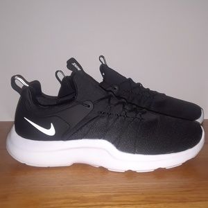 NWT Nike Darwin